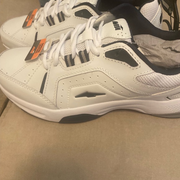 Shoes - Picture 5 of 6